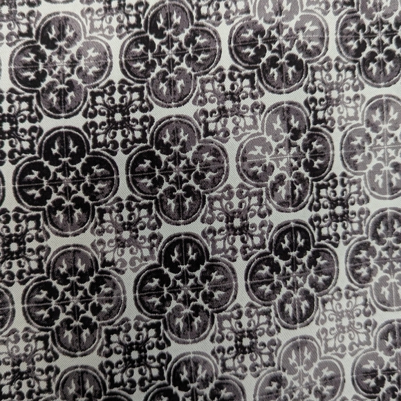 Jules & Leopold Black and White Patterned Capri Pants - Picture 2 of 3